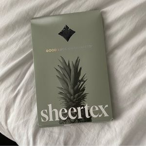 NWT unopened Sheertex polka dot tights, size medium